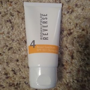 R + F Reverse sunscreen